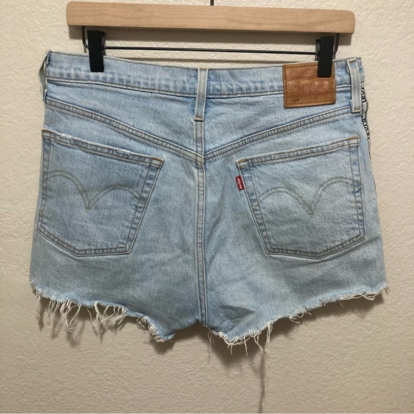 Levi’s 501 Cutoff Shorts Size 30 Light Wash Blue Denim Graphic Levi’s Stripe - Picture 2 of 5